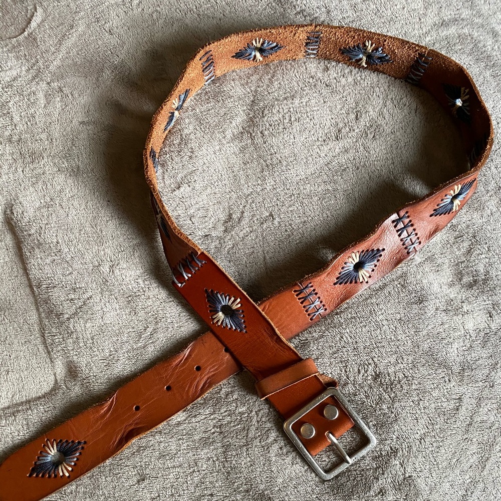 Lucky Brand brown leather belt w/stitching accents size small